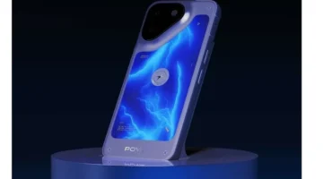 تكنو تستعرض في برشلونة هاتفاً ذكياً بتصميم خلفي متغير الألوان بشكل مبتكر